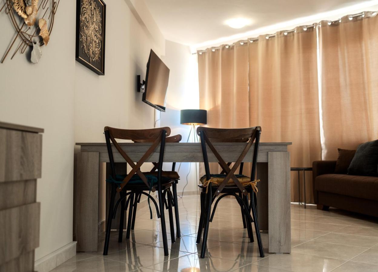 Evzoi Apartment Chalkida Bagian luar foto